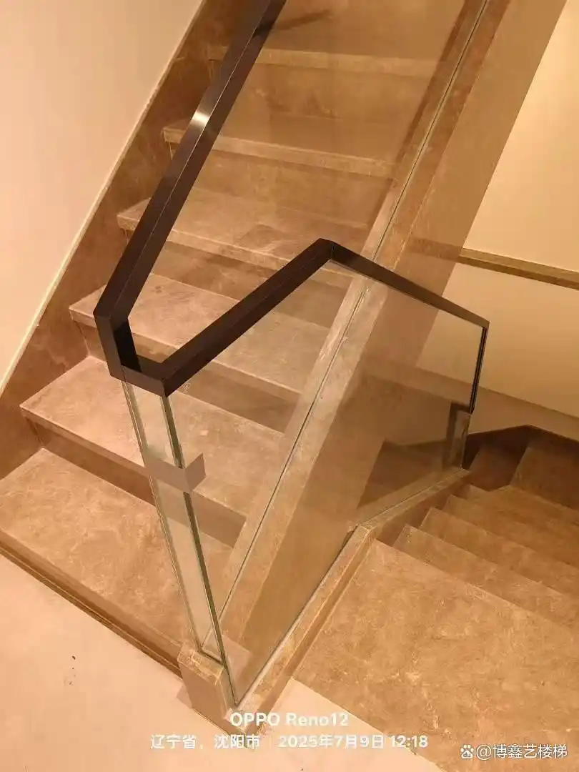 家用楼梯设计要点_升降货梯门如何设计比较安全_安全实用美观楼梯