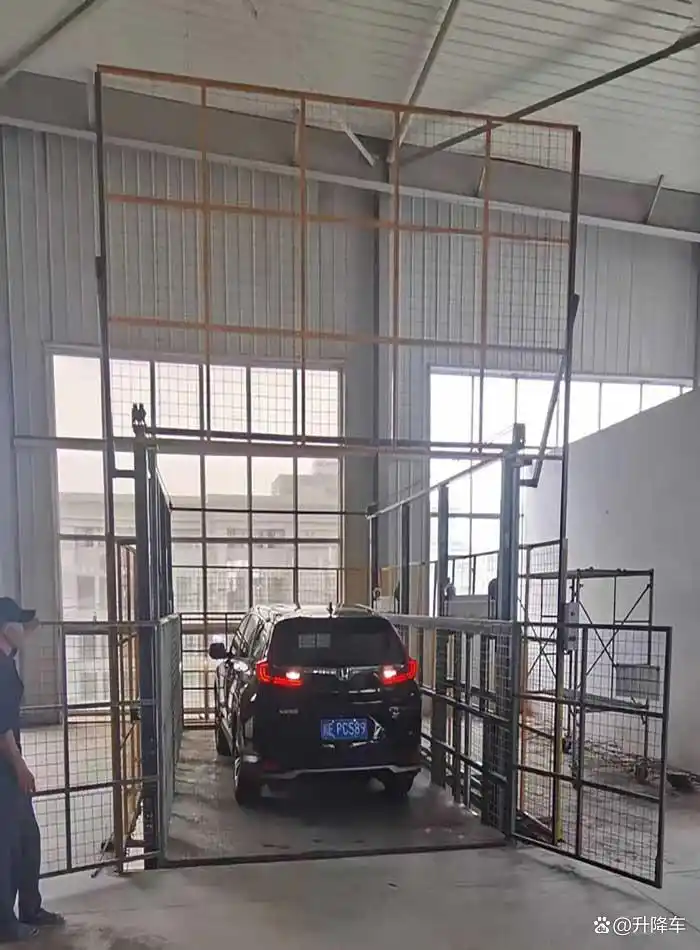 车间升降货梯效率与安全_垂直物料搬运设备设计特性_升降货梯门如何设计比较安全