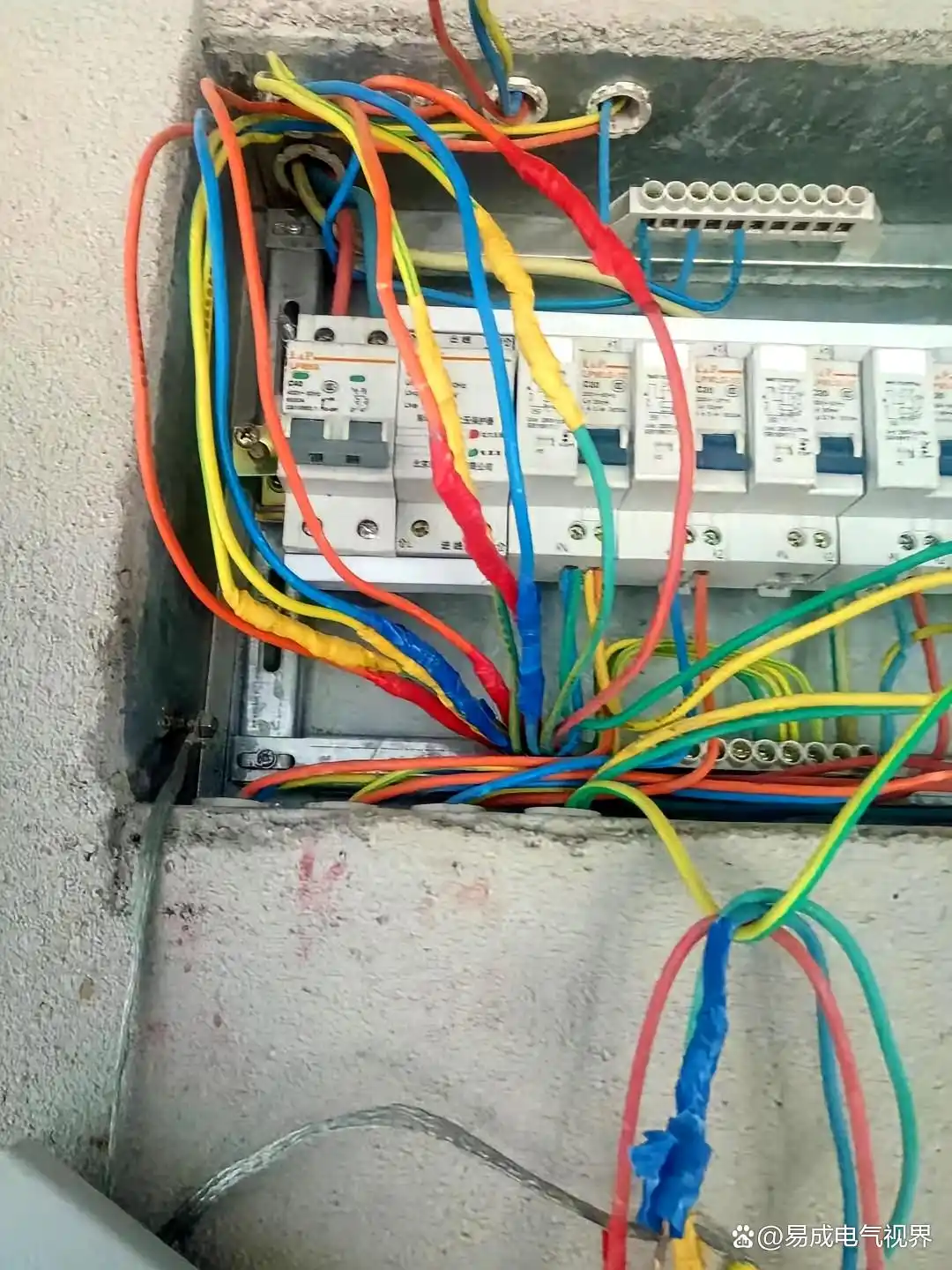 货梯升降平台继电器如何接线_接触器接线步骤_配电箱接触器接线方法