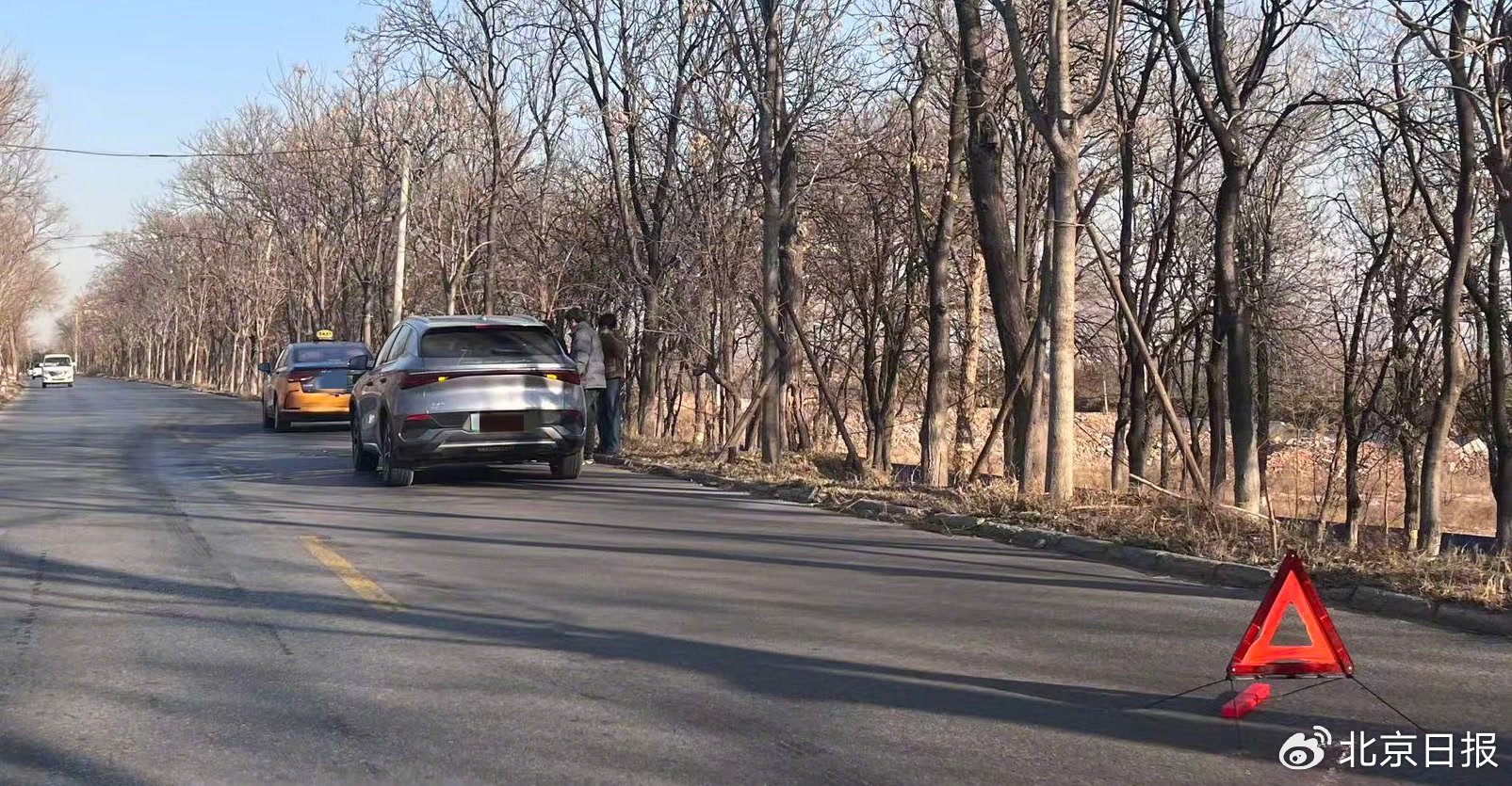 永定河左堤路交通监控设施_道路自动升降限高杆_左堤路违法行驶问题