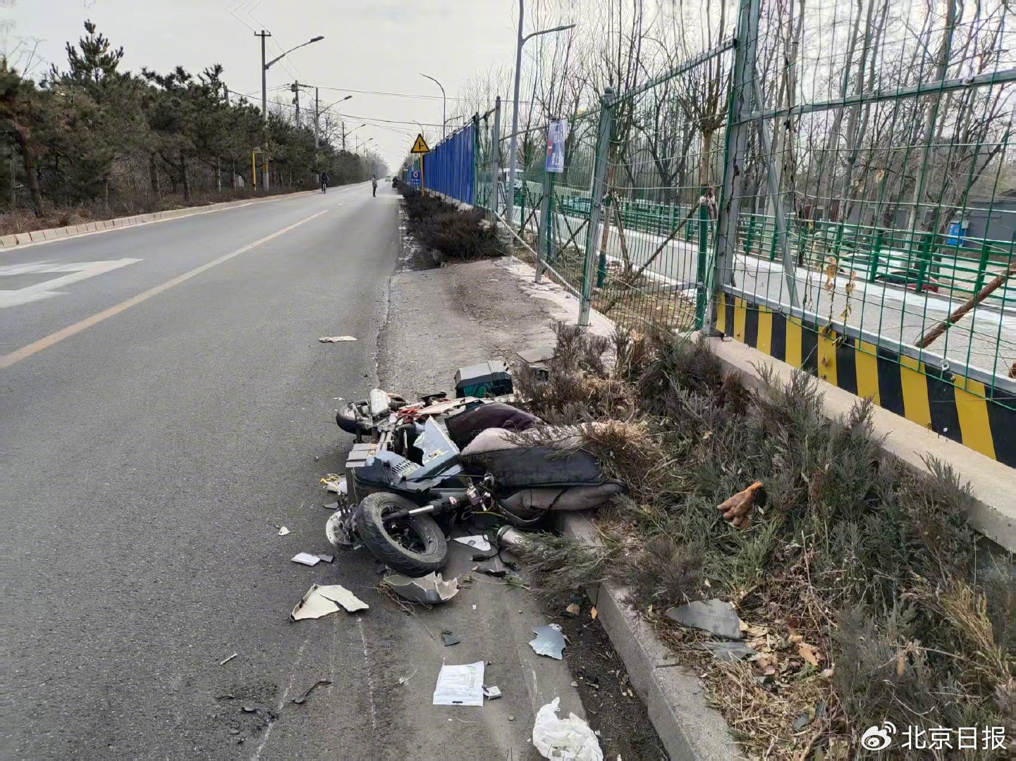 永定河左堤路交通监控设施_左堤路违法行驶问题_道路自动升降限高杆