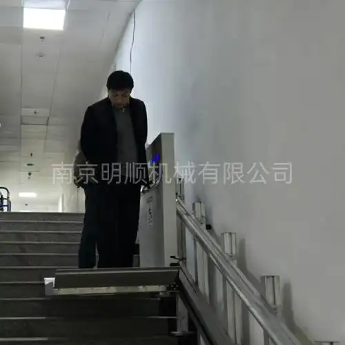 楼梯变天梯！15秒改写人生，2400万人的泪与盼都在这一升一降间