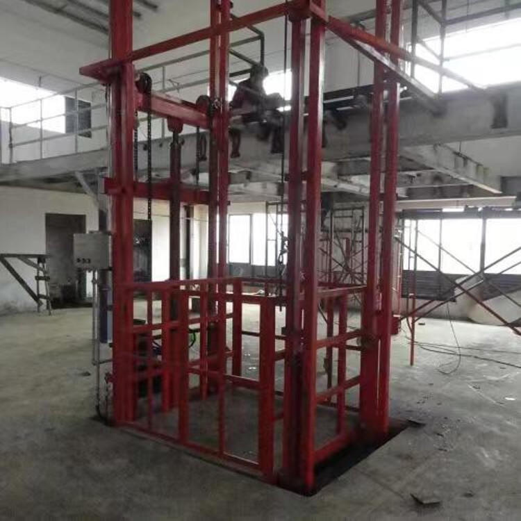 22米链条升降货梯如何选择_导轨式升降机组装部件_导轨式液压升降货梯主体结构