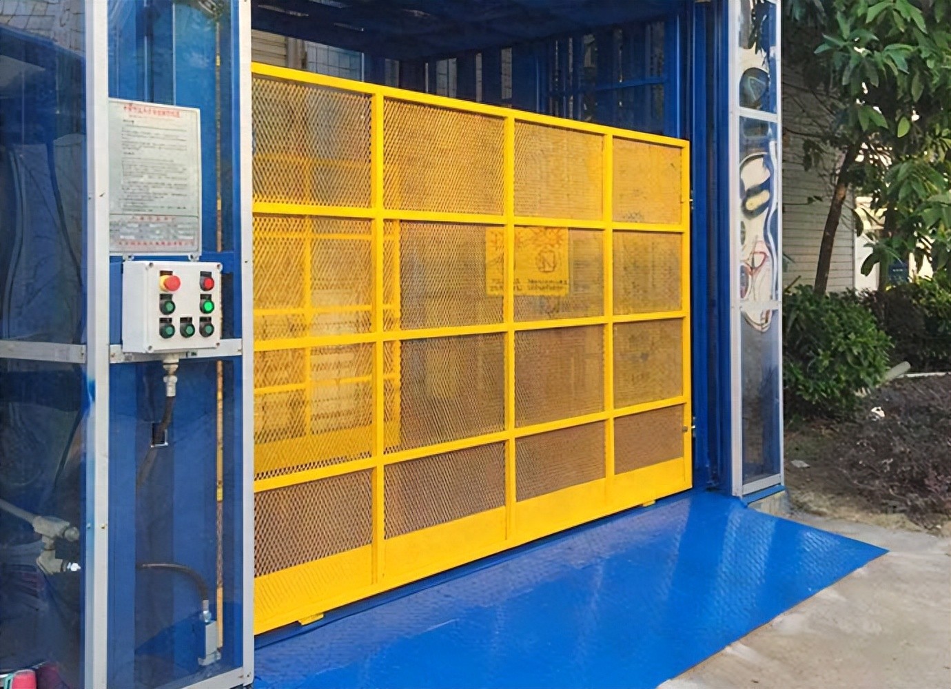 直顶货梯链条崩断=悬空玩命！这3招让它永不断!